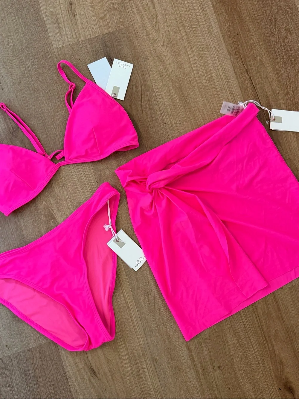 GOOD AMERICAN Women's Neon Pink Bikini Set with Matching Sarong